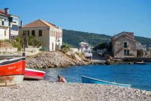 Seafront apartment Jurkovica - 比舍沃岛