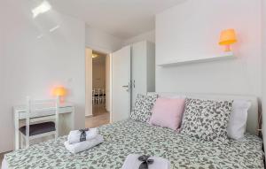 2 Bedroom Beautiful Apartment In Dramalj