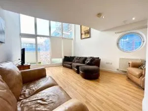 Duplex on the Docks - Free WiFi/Parking - 利物浦