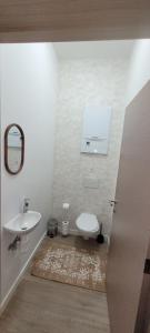 Au pied du théâtre