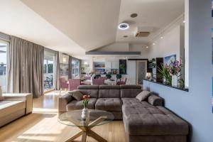 Urban Utopia Penthouse with private parking