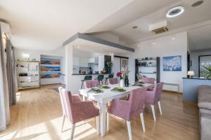 Urban Utopia Penthouse with private parking