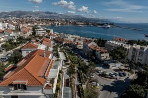 Urban Utopia Penthouse with private parking
