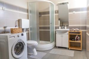 Spacious Studio Close to City Center l Washing Machine l Kitchen