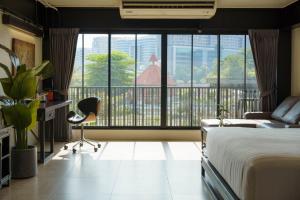 Premier Family Room with River View