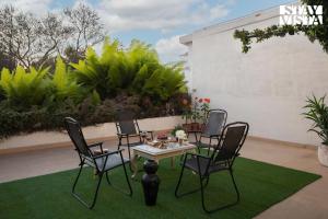 StayVistas Fiddle Leaf Home - Elegant Interiors, Spacious Lawn & Inviting Balcony