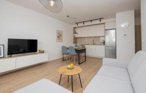 Amazing Apartment In Makarska With Wi-fi