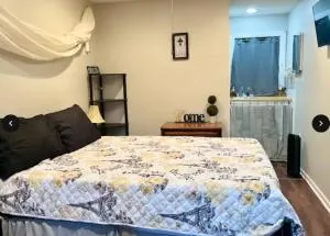 Small private get away, tiny home garage studio apartment - Corolla