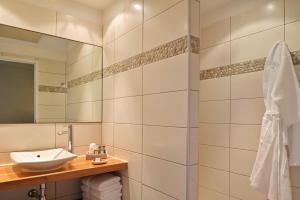 Hotels Hotel Abbartello : Chambre Familiale - Vue sur Mer