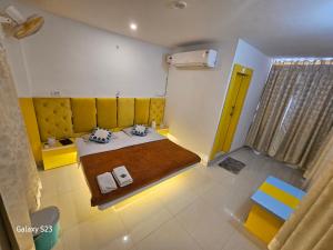 The OrtusStays - Sunrise Room