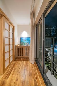 Phòng Giường Đôi Nhìn Ra Núi (Double Room with Mountain View)