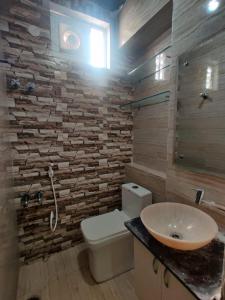 Stylish Penthouse Apartment - ATITHI ESTATE