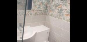 2 Bed Chalet Sleeps 5 - Pets Parking Near Beach