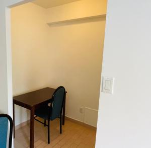 Stylish Montreal Apartment: Comfortable Stay in the Golden Square Mile