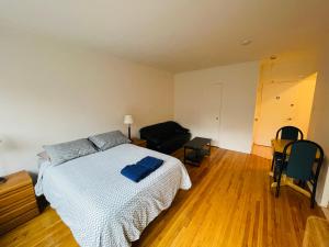 Stylish Montreal Apartment: Comfortable Stay in the Golden Square Mile