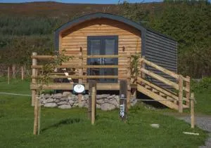 The Red Kite - 2 person Pet Friendly Glamping Cabin - Ballyvoyle Cross Roads