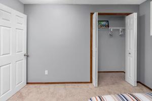 Cozy 2-Bedroom Basement Suite Retreat Calgary