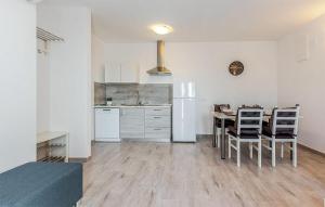 Lovely Apartment In Dramalj With Kitchen