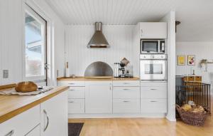 Cozy Home In Glesborg With Kitchen