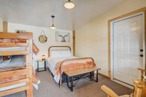 Cabin in Colorado National Forest at MLazyC ranch!