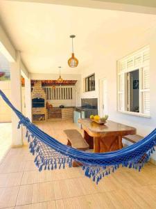 Casa com 5 quartos e vista para o mar a 170m da praia