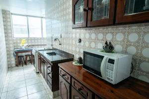 Boqueirão Praia Mar - 2 dormits - Espaçoso e ideal para famílias - WI FI - 250m da praia - Estacionamento Gratuito até 8 hóspedes - na avenida do comércio principal de Praia Grande