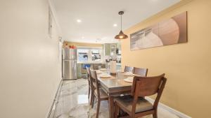 The Mod Pad! 15 minute from Airport, Free Parking!