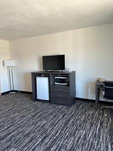 King Room - Non-Smoking room in Rodeway Inn Grand Island