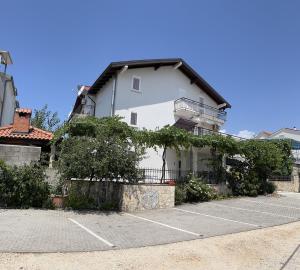 Apartments with a parking space Mavarstica, Ciovo - 20141