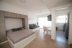 Renovado monoambiente en La Feliz con seña