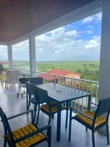 Villa Ressources, paisible, avec vue dégagée sur la baie de Fort-de-France - Petit Bourg