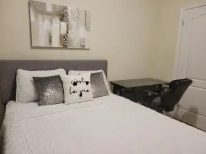 Jack & Jill Private Suite @RoseGlen Place - Riverside Manors