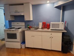 Cosy Basement Apartment on the East side.