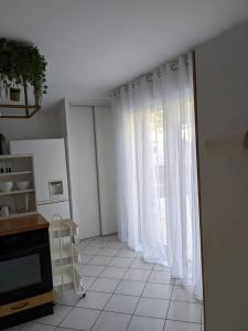 Maisons de vacances Maison de 2 chambres avec piscine partagee terrasse et wifi a Meschers sur Gironde a 4 km de la plage : photos des chambres