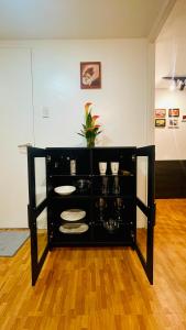 Modern Condo for Couple with Wi-Fi, Netflix & Kitchen, 1 min to MRT Boni