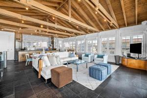 BEACH FRONT Seaside Home - Outside the Box - 4BR 4,5BTH home