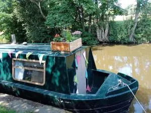 Cosy, quirky, tranquil, secluded boat - Gisburn
