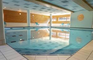 APT T2 4 COUCHAGES dans RES. 4- BALCONS des AIRELLES (1800) coeur de station