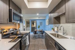 Stone Creek 1BR & Family-Friendly Walkable Stay with Pool- C257