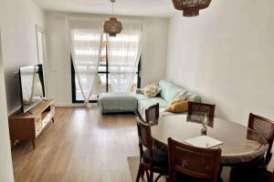 Apartamento equipado Bajondillo playa-piscina 2HAB