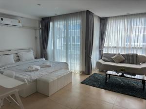 芭提雅中心地带 Centara Avenue 一房公寓5楼紧邻海滩酒吧街智能电视