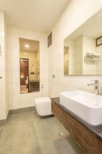 Hotel Cosmo Near BLK Hospital Karol Bagh