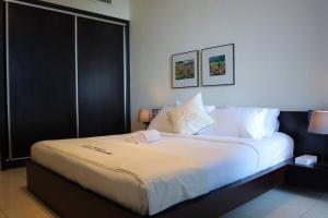 2BR Bright Coastal Haven - Al Reem Escape