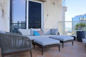 2BR Bright Coastal Haven - Al Reem Escape