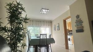 Charmant appartement, calme avec vue piscine, 1km de la plage, Olhos de Agua