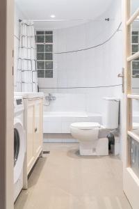 Syntagma square, 100sqm Luxurious family apt