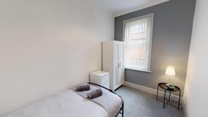 Central Stunning 3-Bed House - Free Parking