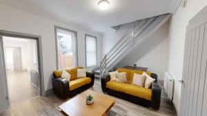 Central Stunning 3-Bed House - Free Parking