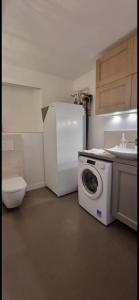 Belle chambre privée avec douche et toilette indépendantes dans une magnifique villa