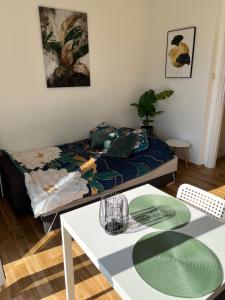 Słoneczny apartament na Żoliborzu dla 2 osób przy Arkadii